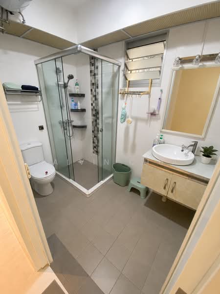 487C Choa Chu Kang Avenue 5, 487C Choa Chu Kang Avenue 5, 3 Bedrooms, 1,216 sqft, HDB Flat For Sale, by Malvin Chua, 500177858 - Common Bathroom - PropertyGuru.com.sg