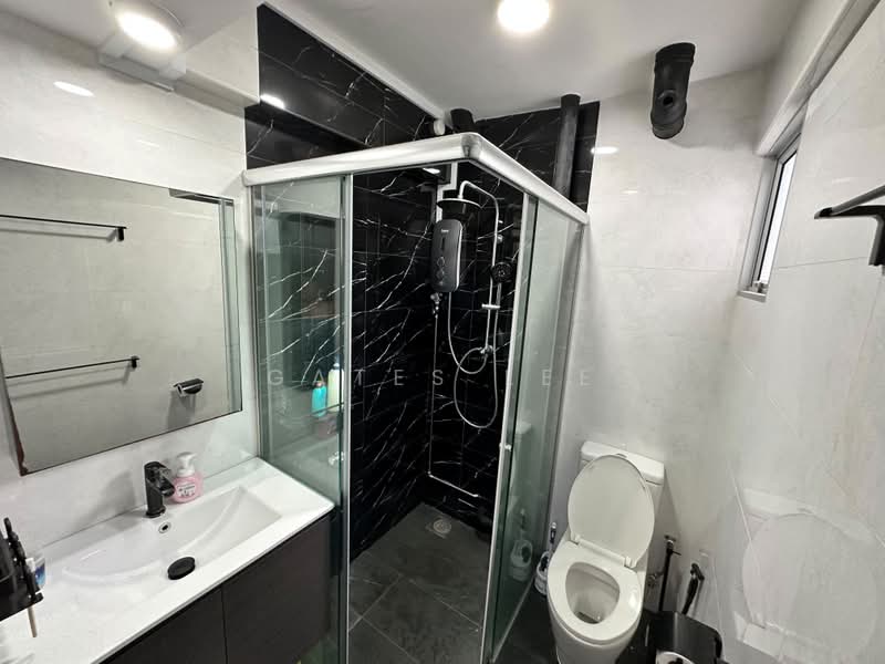 155 Hougang Street 11, 155 Hougang Street 11, 3 Bedrooms, 980 sqft, HDB Flat For Sale, by Gates Lee, 500177859 - Bathroom - PropertyGuru.com.sg