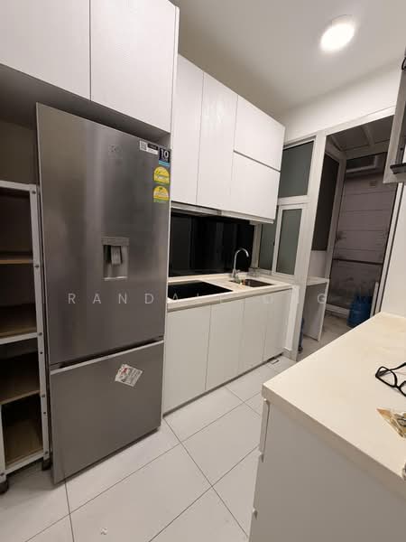NEWest, 3 West Coast Drive, Room Rental, 150 sqft, Apartment For Rent, by Randale Ong, 500177875 - Kitchen - PropertyGuru.com.sg