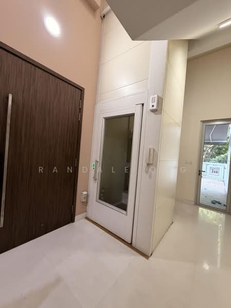 NEWest, 3 West Coast Drive, Room Rental, 150 sqft, Apartment For Rent, by Randale Ong, 500177875 - Entrance - PropertyGuru.com.sg