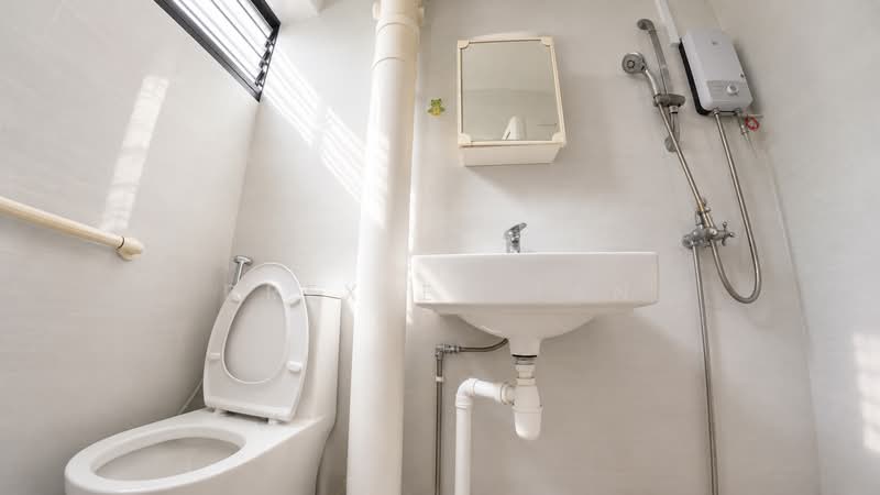 346 Yishun Avenue 11, 346 Yishun Avenue 11, 3 Bedrooms, 1,302 sqft, HDB Flat For Sale, by Drexler Tan, 500177876 - Kitchen Bathroom - PropertyGuru.com.sg
