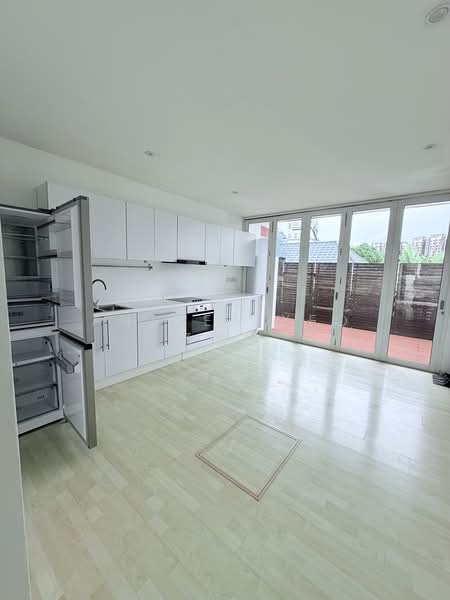 Bartley road, eden grove, sunshine terrace, walk to Woodleigh mrt, Bartley road, eden grove, sunshine terrace, 2 Bedrooms, 1,469 sqft, Terraced House For Rent, by Anthea Yeo 杨丽娇, 500177882 - Kitchen - PropertyGuru.com.sg