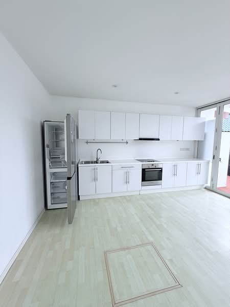Bartley road, eden grove, sunshine terrace, walk to Woodleigh mrt, Bartley road, eden grove, sunshine terrace, 2 Bedrooms, 1,469 sqft, Terraced House For Rent, by Anthea Yeo 杨丽娇, 500177882 - Kitchen - PropertyGuru.com.sg