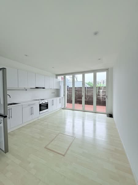 Bartley road, eden grove, sunshine terrace, walk to Woodleigh mrt, Bartley road, eden grove, sunshine terrace, 2 Bedrooms, 1,469 sqft, Terraced House For Rent, by Anthea Yeo 杨丽娇, 500177882 - Kitchen - PropertyGuru.com.sg