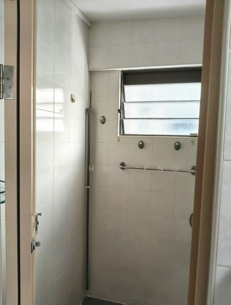 108 Lorong 1 Toa Payoh, 108 Lorong 1 Toa Payoh, Room Rental, 150 sqft, HDB Flat For Rent, by Joshua Png, 500177888 - Bathroom - PropertyGuru.com.sg
