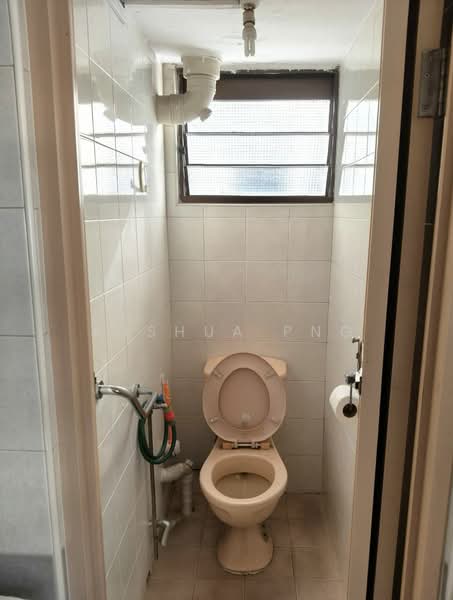 108 Lorong 1 Toa Payoh, 108 Lorong 1 Toa Payoh, Room Rental, 150 sqft, HDB Flat For Rent, by Joshua Png, 500177888 - Bathroom - PropertyGuru.com.sg