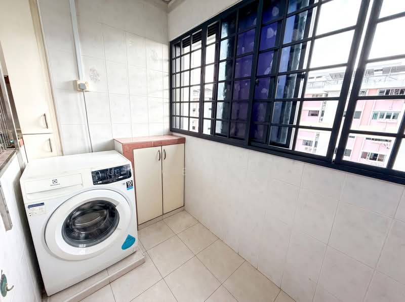 640 Ang Mo Kio Avenue 6, 640 Ang Mo Kio Avenue 6, 3 Bedrooms, 980 sqft, HDB Flat For Sale, by Eunice Chong, 500177900 - Balcony - PropertyGuru.com.sg