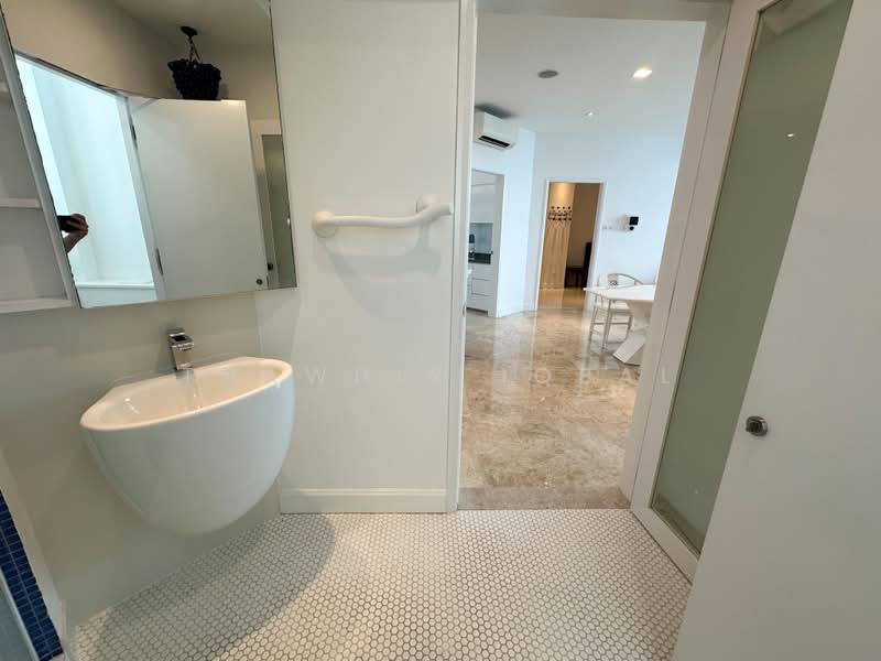 Parc Oasis, 49 Jurong East Avenue 1, 2 Bedrooms, 1,227 sqft, Condominium For Rent, by Thawhir Iqbal, 500177916 - Bathroom - PropertyGuru.com.sg