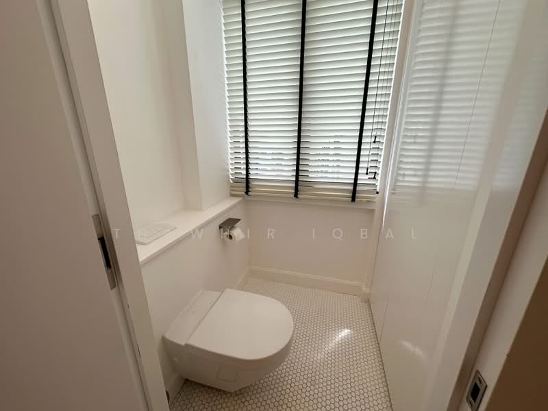 Parc Oasis, 49 Jurong East Avenue 1, 2 Bedrooms, 1,227 sqft, Condominium For Rent, by Thawhir Iqbal, 500177916 - Bathroom - PropertyGuru.com.sg