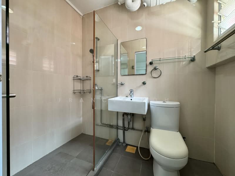 143 Pasir Ris Street 11, 143 Pasir Ris Street 11, 3 Bedrooms, 1,356 sqft, HDB Flat For Sale, by Francis Poh, 500177926 - Bathroom - PropertyGuru.com.sg