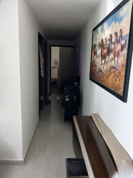 Symphony Suites, 1 Yishun Close, 4 Bedrooms, 1,023 sqft, Condominium For Sale, by Kensy ., 500177930 - Corridor - PropertyGuru.com.sg