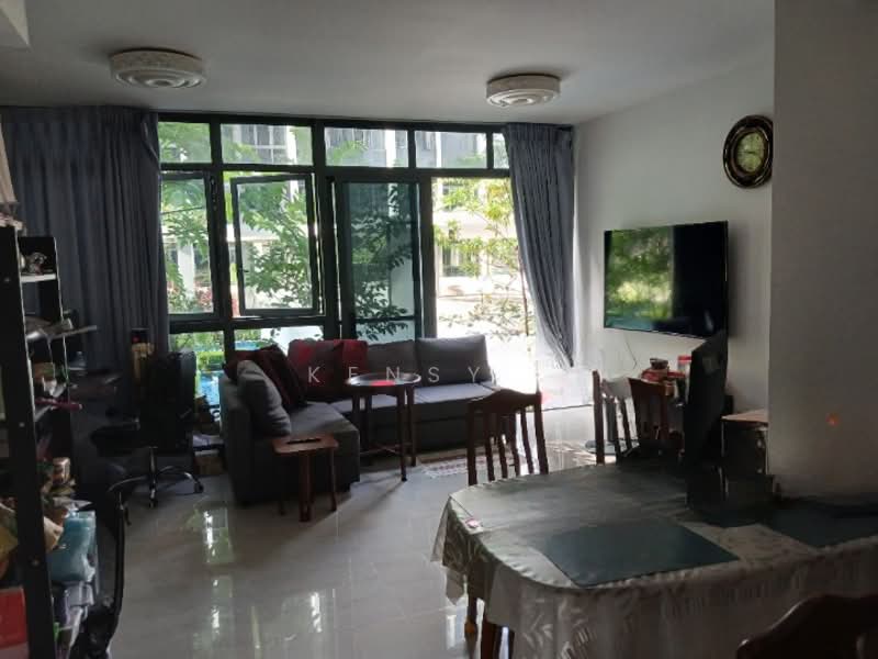 Symphony Suites, 1 Yishun Close, 4 Bedrooms, 1,023 sqft, Condominium For Sale, by Kensy ., 500177930 - Living Room - PropertyGuru.com.sg
