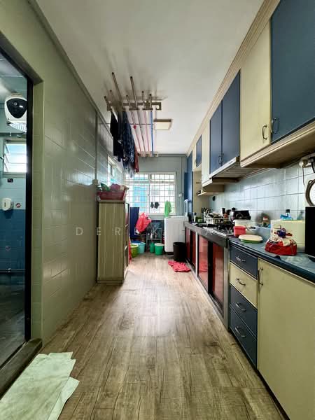 668D Jurong West Street 64, 668D Jurong West Street 64, 3 Bedrooms, 915 sqft, HDB Flat For Sale, by Derek Tay, 500177937 - Kitchen and Yard Area - PropertyGuru.com.sg