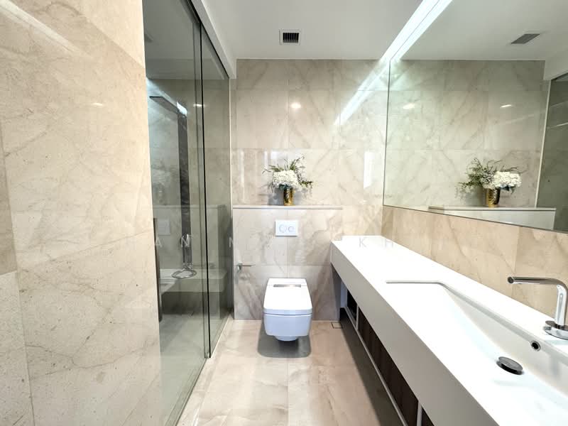 The Scotts Tower, 38 Scotts Road, 2 Bedrooms, 807 sqft, Condominium For Sale, by Ethan Mark Kheng, 500177940 - Bathroom - PropertyGuru.com.sg