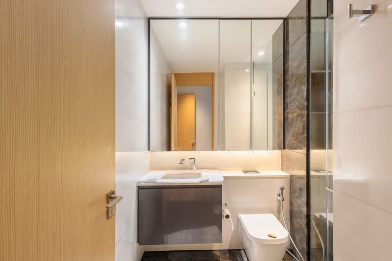 Cairnhill 16, 16 Cairnhill Rise, 2 Bedrooms, 775 sqft, Condominium For Sale, by Kaelyn Ong, 500177964 - Bathroom - PropertyGuru.com.sg