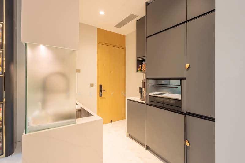 Cairnhill 16, 16 Cairnhill Rise, 2 Bedrooms, 775 sqft, Condominium For Sale, by Kaelyn Ong, 500177964 - Kitchen - PropertyGuru.com.sg