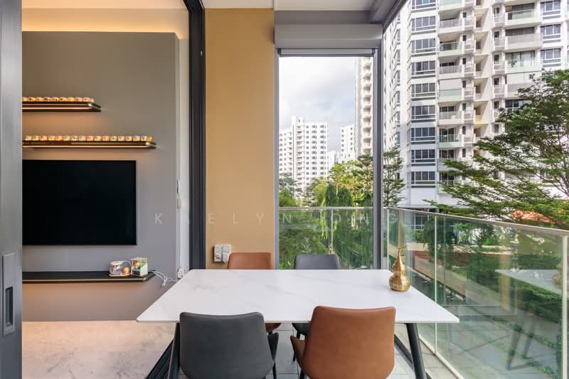 Cairnhill 16, 16 Cairnhill Rise, 2 Bedrooms, 775 sqft, Condominium For Sale, by Kaelyn Ong, 500177964 - Balcony - PropertyGuru.com.sg