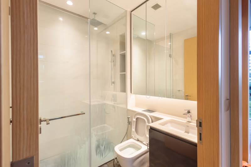 Cairnhill 16, 16 Cairnhill Rise, 2 Bedrooms, 775 sqft, Condominium For Sale, by Kaelyn Ong, 500177964 - Bathroom - PropertyGuru.com.sg