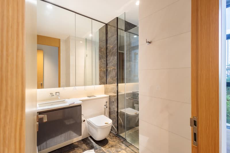 Cairnhill 16, 16 Cairnhill Rise, 2 Bedrooms, 775 sqft, Condominium For Sale, by Kaelyn Ong, 500177964 - Bathroom - PropertyGuru.com.sg