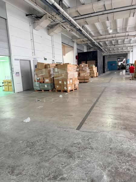 Mega@Woodlands, 39 Woodlands Close, 2,013 sqft, Light Industrial (B1) For Rent, by Lee Yong, 500177966 - Entrance - CommercialGuru.com.sg