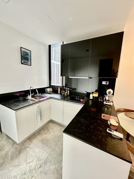 Martin Modern, 10 Martin Place, 2 Bedrooms, 883 sqft, Apartment For Sale, by Geraldine Gn, 500177969 - Kitchen - PropertyGuru.com.sg