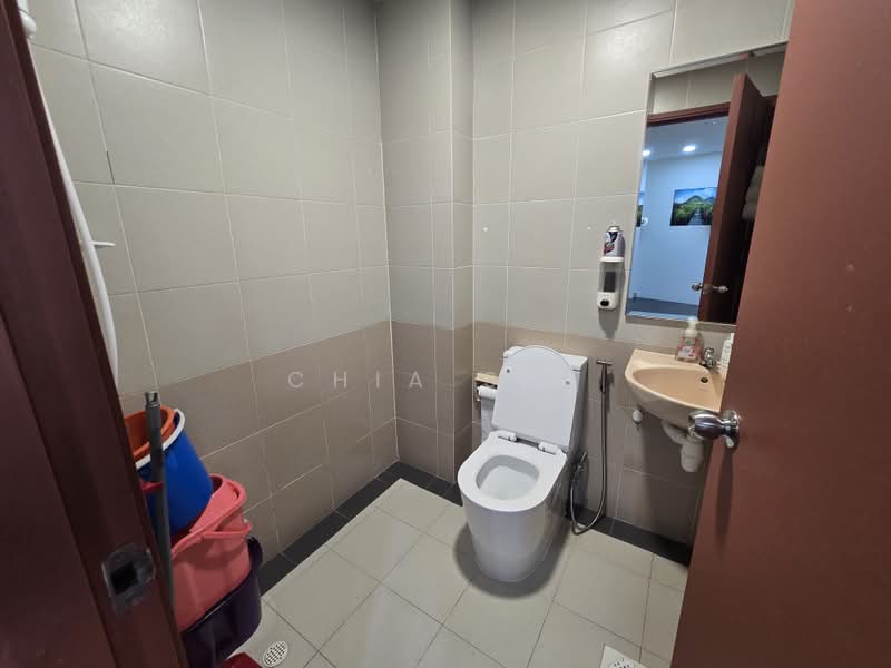 River Valley Road / Tank Road, Tank Road, 971 sqft, Office For Rent, by Chia S M, 500177988 - Bathroom - CommercialGuru.com.sg
