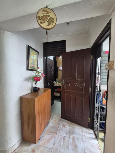548 Jurong West Street 42, 548 Jurong West Street 42, 3 Bedrooms, 1,593 sqft, HDB Flat For Sale, by Glenn Tan, 500177993 - Entrance - PropertyGuru.com.sg