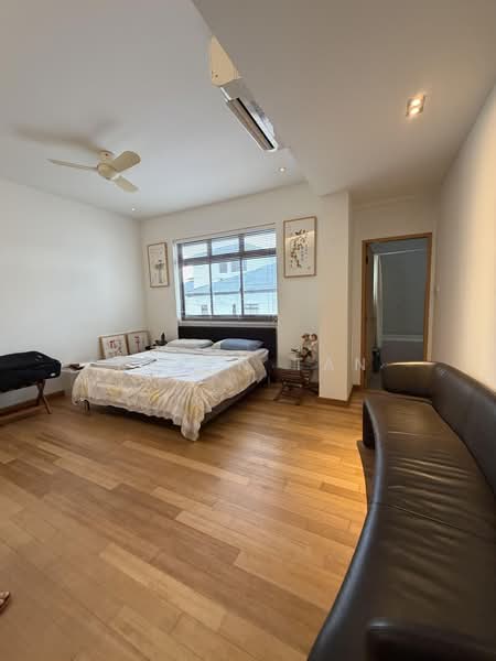 Astrid Meadows, 52 Coronation Road West, 3 Bedrooms, 1,356 sqft, Condominium For Rent, by Karen Tan, 500178007 - Master  room  - PropertyGuru.com.sg