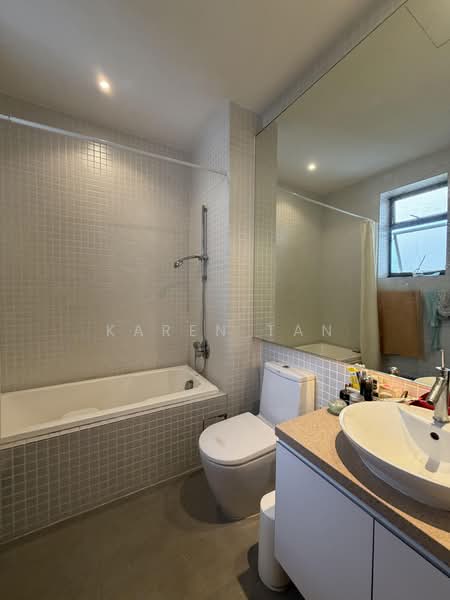 Astrid Meadows, 52 Coronation Road West, 3 Bedrooms, 1,356 sqft, Condominium For Rent, by Karen Tan, 500178007 - Master Bathroom - PropertyGuru.com.sg