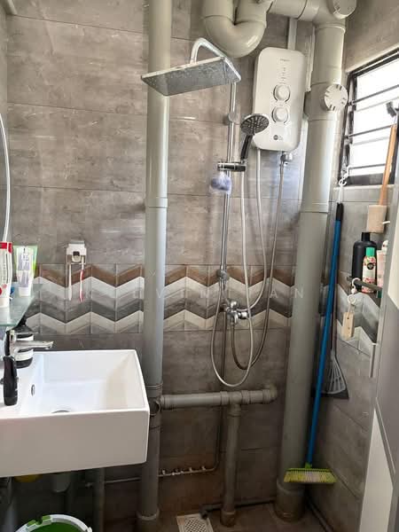 138 Jalan Bukit Merah, 138 Jalan Bukit Merah, Room Rental, 120 sqft, HDB Flat For Rent, by Kelvin Tan, 500178041 - Bathroom - PropertyGuru.com.sg