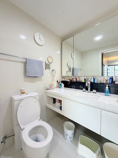 The Interlace, 180 Depot Road, 3 Bedrooms, 1,550 sqft, Condominium For Sale, by Vivian Ong, 500178064 - Master Bathroom - PropertyGuru.com.sg
