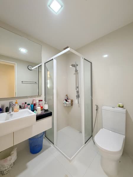 The Interlace, 180 Depot Road, 3 Bedrooms, 1,550 sqft, Condominium For Sale, by Vivian Ong, 500178064 - Common Bathroom - PropertyGuru.com.sg