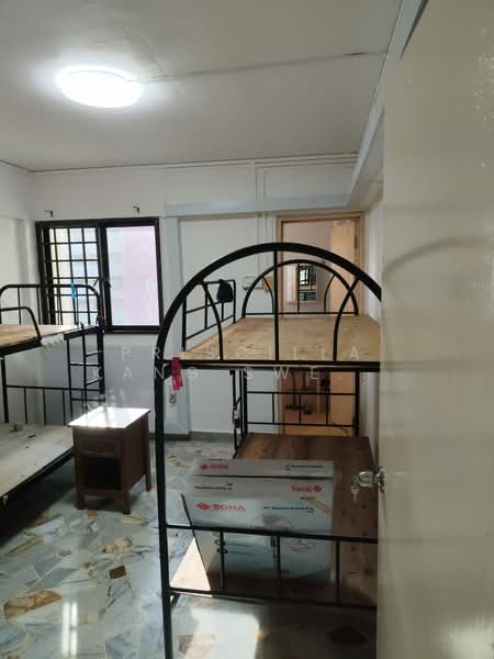 611 Ang Mo Kio Avenue 5, 611 Ang Mo Kio Avenue 5, 2 Bedrooms, 882 sqft, HDB Flat For Rent, by Priscilla Kang Swee Cheng, 500178067 - Bedroom - PropertyGuru.com.sg