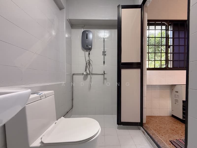 727 Woodlands Circle, 727 Woodlands Circle, 2 Bedrooms, 990 sqft, HDB Flat For Rent, by Andy Ong, 500178078 - Common Bathroom - PropertyGuru.com.sg