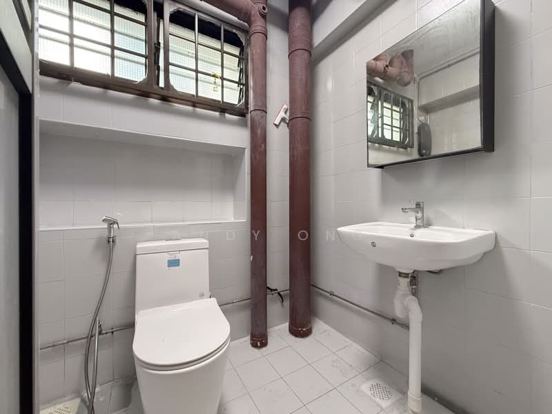 727 Woodlands Circle, 727 Woodlands Circle, 2 Bedrooms, 990 sqft, HDB Flat For Rent, by Andy Ong, 500178078 - Master Bathroom - PropertyGuru.com.sg