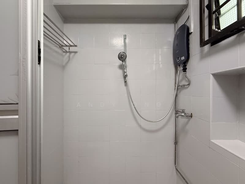 727 Woodlands Circle, 727 Woodlands Circle, 2 Bedrooms, 990 sqft, HDB Flat For Rent, by Andy Ong, 500178078 - Master Bathroom - PropertyGuru.com.sg