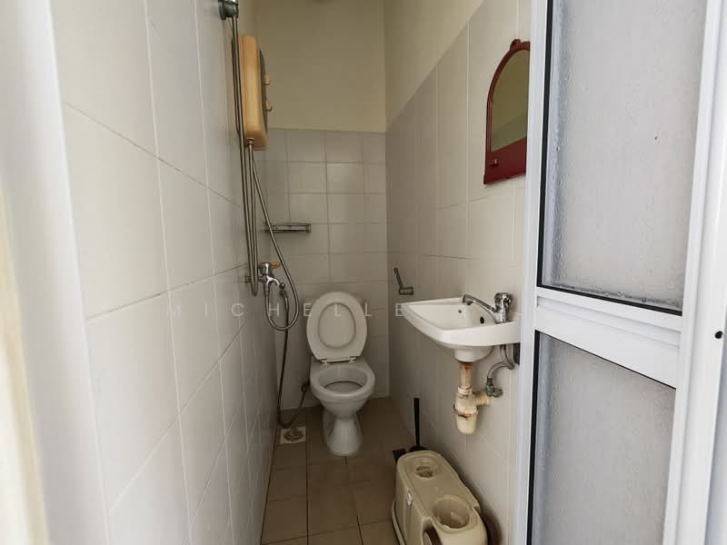 Kerrisdale, 30 Sturdee Road, Room Rental, 70 sqft, Condominium For Rent, by Michelle Goh, 500178086 - Bathroom - PropertyGuru.com.sg