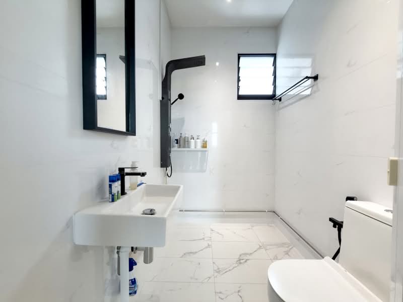 480 Segar Road, 480 Segar Road, 3 Bedrooms, 1,184 sqft, HDB Flat For Rent, by Titus Keith, 500178090 - Common Bathroom - PropertyGuru.com.sg