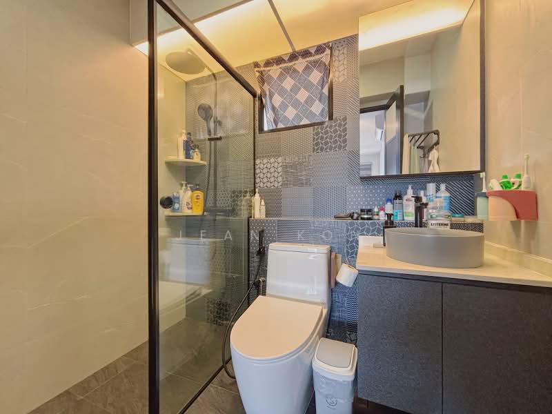 70C Telok Blangah Heights, 70C Telok Blangah Heights, 3 Bedrooms, 1,001 sqft, HDB Flat For Sale, by Jean Koh, 500178096 - Master Bathroom - PropertyGuru.com.sg