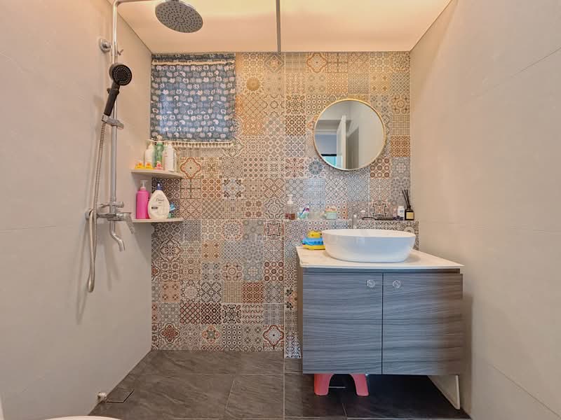 70C Telok Blangah Heights, 70C Telok Blangah Heights, 3 Bedrooms, 1,001 sqft, HDB Flat For Sale, by Jean Koh, 500178096 - Common Bathroom - PropertyGuru.com.sg