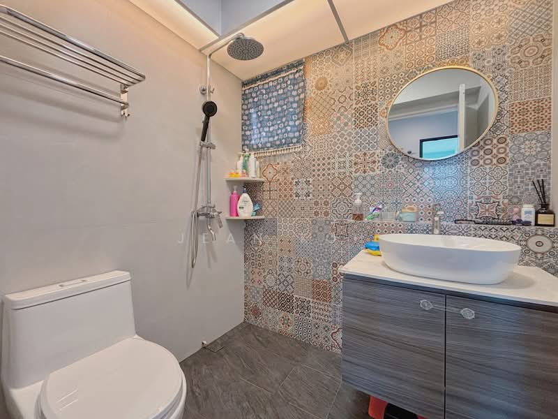 70C Telok Blangah Heights, 70C Telok Blangah Heights, 3 Bedrooms, 1,001 sqft, HDB Flat For Sale, by Jean Koh, 500178096 - Common Bathroom - PropertyGuru.com.sg