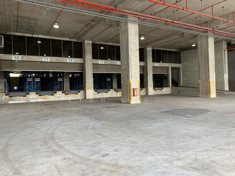 8m High | 9 Bays | Optional Racks @ Jurong, , 67,000 sqft, Warehouse For Rent, by Ryan Chau, 500178115 - Exterior - CommercialGuru.com.sg