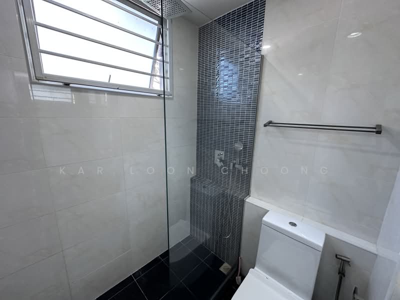 Avila Gardens, 11 Flora Road, 3 Bedrooms, 1,303 sqft, Condominium For Rent, by Kar Loon Choong, 500178116 - Bathroom - PropertyGuru.com.sg