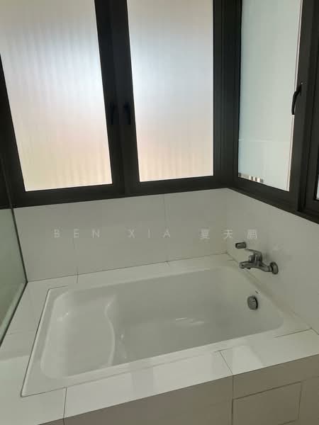 Faber Garden Estate, Jalan Gendang, 4 Bedrooms, 2,600 sqft, Semi-Detached House For Rent, by Ben XIA 夏天鹏, 500178121 - Bathroom - PropertyGuru.com.sg