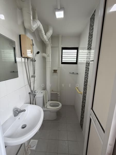 263 Yishun Street 22, 263 Yishun Street 22, 2 Bedrooms, 689 sqft, HDB Flat For Sale, by Roy Yeo, 500178142 - Bathroom - PropertyGuru.com.sg