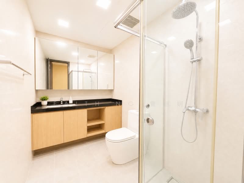 Maple Woods, 991 Bukit Timah Road, 2 Bedrooms, 915 sqft, Condominium For Sale, by Faith Ng 黄丽娴, 500178145 - Master Bathroom - PropertyGuru.com.sg