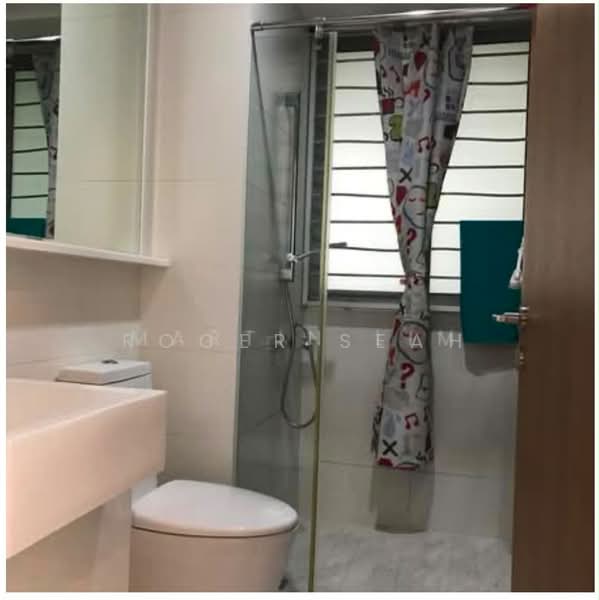 Waterfront Key, 780 Bedok Reservoir Road, 2 Bedrooms, 1,076 sqft, Condominium For Sale, by Roger Seah, 500178163 - Bathroom - PropertyGuru.com.sg