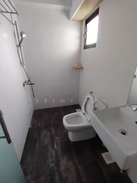 26D Jalan Membina, 26D Jalan Membina, 1 Bedroom, 969 sqft, HDB Flat For Rent, by Jeremy Tan, 500178169 - Bathroom - PropertyGuru.com.sg