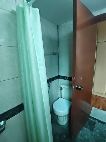 Hazel Park Condo, 21 Hazel Park Condo, Room Rental, 200 sqft, Condominium For Rent, by Steve Voon, 500178171 - Bathroom - PropertyGuru.com.sg