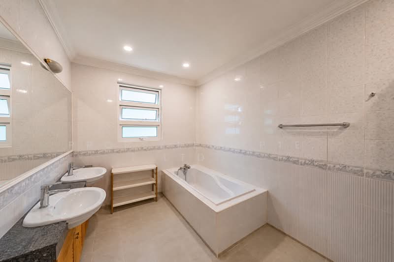 Faber Hills Estate, Faber Park, 8 Bedrooms, 10,422 sqft, Bungalow House For Sale, by Wes Teo, 500178179 - Bathroom - PropertyGuru.com.sg